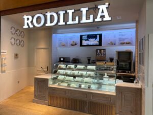 Tienda Rodilla con mostrador de sándwiches.